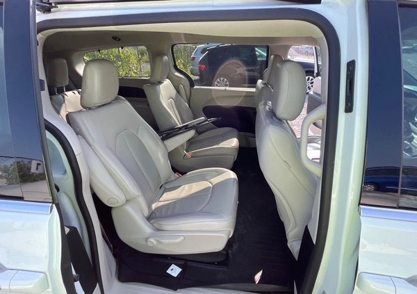 Chrysler Pacifica cena 89000 przebieg: 33000, rok produkcji 2021 z Ostróda małe 172